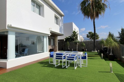 Villa for sale in Estepona, Malaga, Spain 3 bedrooms, 350 sq.m. No. 21151 - photo 6