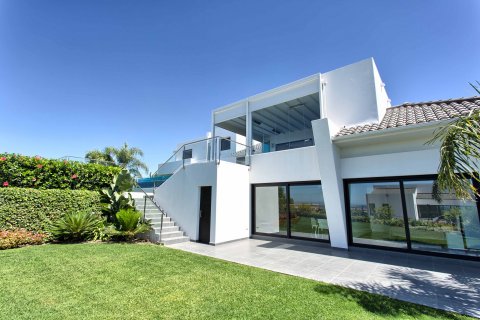 Villa for sale in Benahavis, Malaga, Spain 5 bedrooms, 610 sq.m. No. 21019 - photo 8