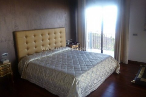 Villa for sale in Torviscas, Tenerife, Spain 4 bedrooms, 690 sq.m. No. 24291 - photo 18
