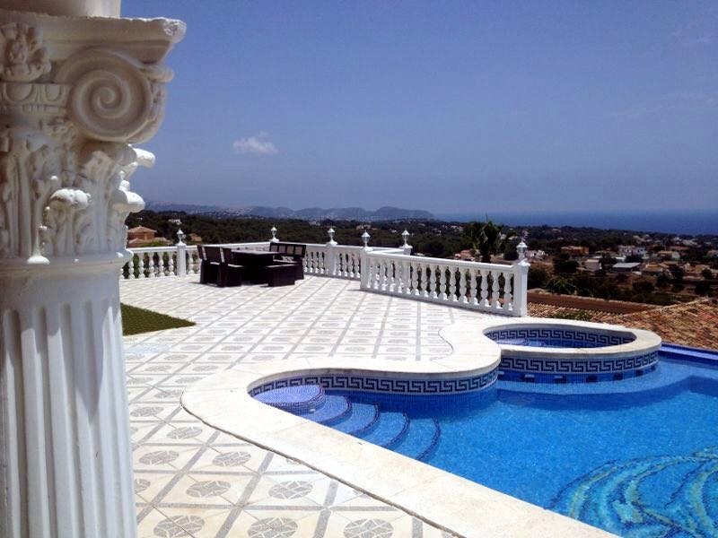 Villa i Calpe, Alicante, Spanien 4 sovrum, 380 kvm. Nr. 24997
