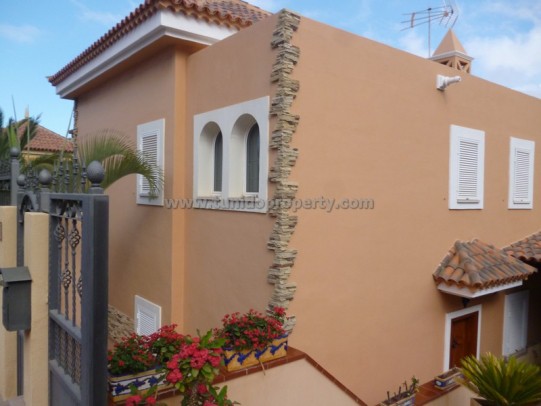 Villa a Torviscas, Tenerife, Spagna 4 camere da letto, 400 mq. N° 24286