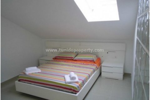 Duplex for sale in Playa de las Americas, Tenerife, Spain 6 bedrooms, 230 sq.m. No. 24290 - photo 14