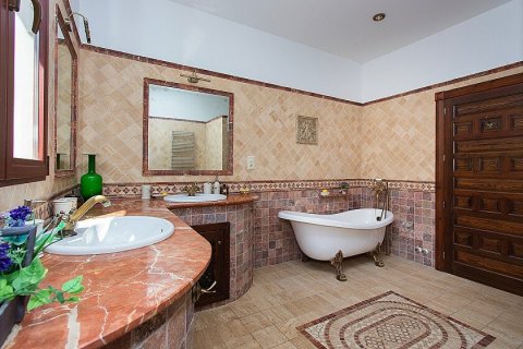 Villa for sale in Punta Prima, Alicante, Spain 4 bedrooms, 243 sq.m. No. 28922 - photo 29