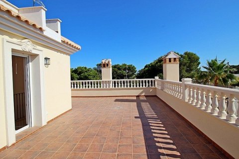 Villa for sale in Cabo Roig, Alicante, Spain 5 bedrooms, 250 sq.m. No. 29547 - photo 20