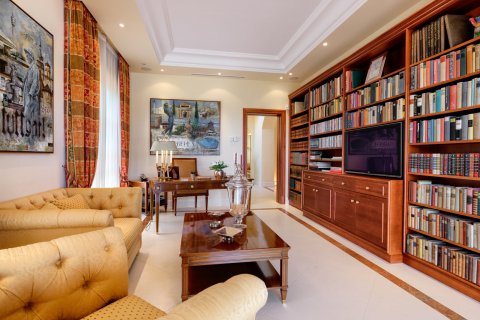 Villa for sale in Benahavis, Malaga, Spain 5 bedrooms, 1025 sq.m. No. 29820 - photo 24