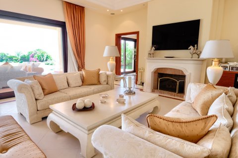 Villa for sale in Benahavis, Malaga, Spain 5 bedrooms, 1025 sq.m. No. 29820 - photo 22