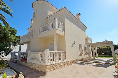 Villa for sale in Cabo Roig, Alicante, Spain 5 bedrooms, 250 sq.m. No. 29547 - photo 1