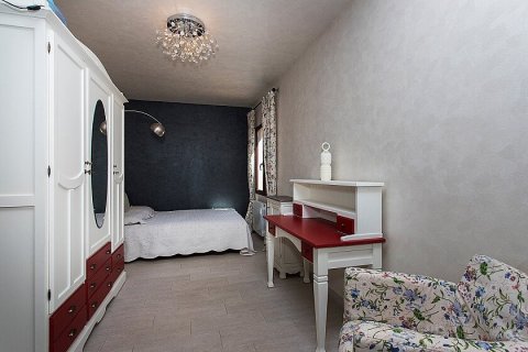 Villa for sale in Punta Prima, Alicante, Spain 4 bedrooms, 243 sq.m. No. 28922 - photo 27
