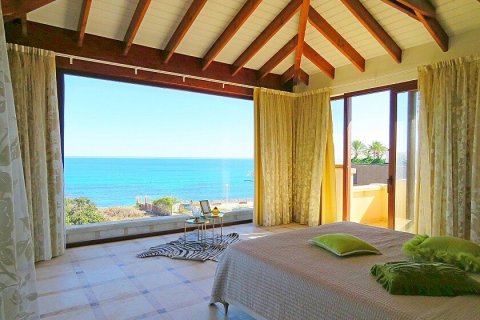 Villa for sale in Cabo Roig, Alicante, Spain 7 bedrooms, 600 sq.m. No. 29039 - photo 17