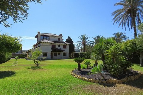 Villa for sale in Cabo Roig, Alicante, Spain 7 bedrooms, 600 sq.m. No. 29039 - photo 1