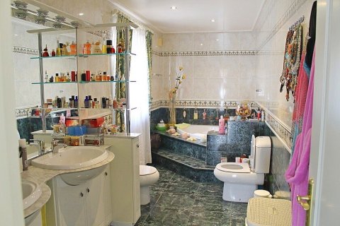 Villa for sale in Cabo Roig, Alicante, Spain 3 bedrooms, 347 sq.m. No. 28927 - photo 24