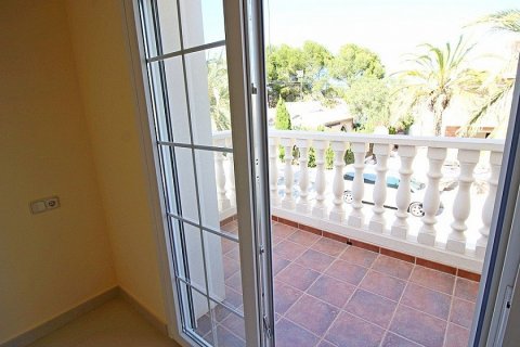 Villa for sale in Cabo Roig, Alicante, Spain 5 bedrooms, 250 sq.m. No. 29547 - photo 13