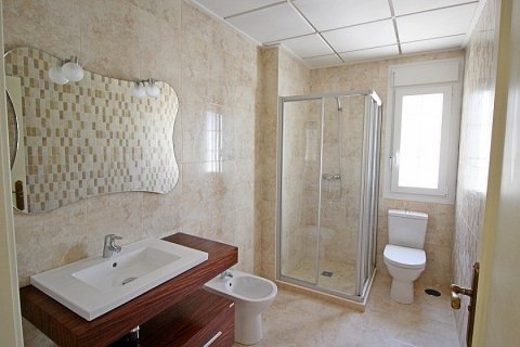 Villa for sale in Cabo Roig, Alicante, Spain 5 bedrooms, 250 sq.m. No. 29547 - photo 15