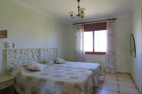 Villa for sale in Cabo Roig, Alicante, Spain 7 bedrooms, 600 sq.m. No. 29039 - photo 24