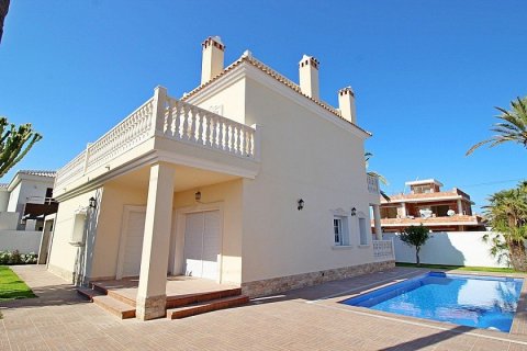 Villa for sale in Cabo Roig, Alicante, Spain 5 bedrooms, 250 sq.m. No. 29547 - photo 2