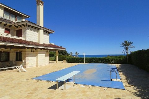 Villa for sale in Cabo Roig, Alicante, Spain 7 bedrooms, 600 sq.m. No. 29039 - photo 5