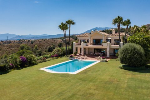 Villa for sale in Benahavis, Malaga, Spain 5 bedrooms, 1025 sq.m. No. 29820 - photo 1