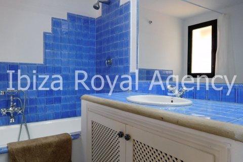 Villa for rent in Cala Tarida, Ibiza, Spain 3 bedrooms,  No. 30871 - photo 19