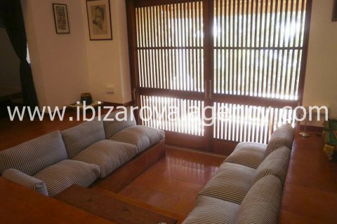 Villa for sale on Formentera, Spain 5 bedrooms, 300 sq.m. No. 30873 - photo 8
