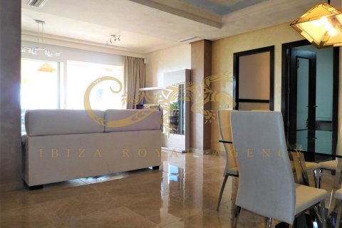 Apartment for rent in Playa d'en Bossa, Ibiza, Spain 3 bedrooms, 130 sq.m. No. 30868 - photo 3