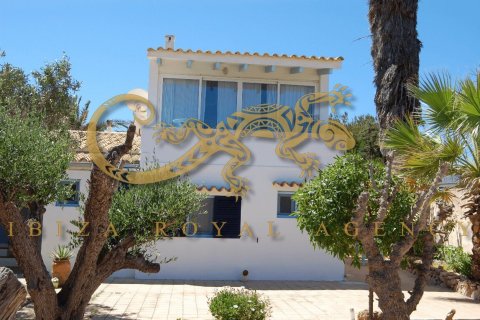 Villa for sale on Formentera, Spain 6 bedrooms, 350 sq.m. No. 30874 - photo 4