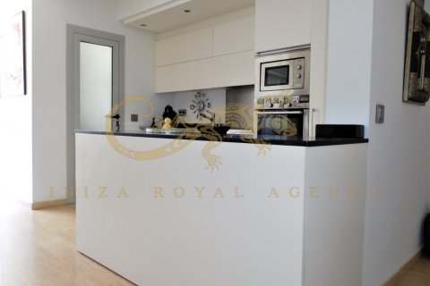 Apartment for rent in Ibiza town, Ibiza, Spain 3 bedrooms, 120 sq.m. No. 30876 - photo 6