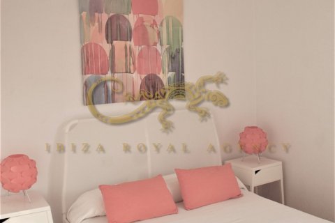 Villa for sale in Santa Gertrudis De Fruitera, Ibiza, Spain 6 bedrooms, 280 sq.m. No. 30895 - photo 11