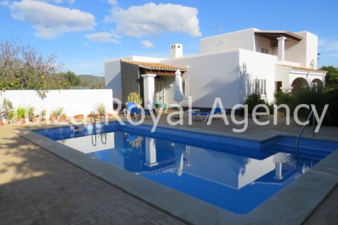 Villa for sale in San Jordi De Ses Salines, Ibiza, Spain 3 bedrooms, 200 sq.m. No. 30867 - photo 1