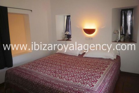 Villa for sale on Formentera, Spain 5 bedrooms, 300 sq.m. No. 30873 - photo 11
