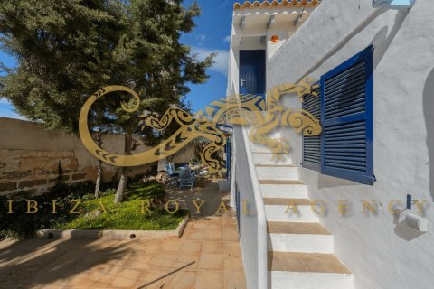 Villa for sale on Formentera, Spain 6 bedrooms, 350 sq.m. No. 30874 - photo 3