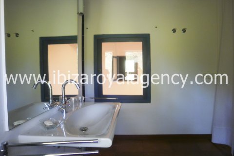 Villa for sale on Formentera, Spain 5 bedrooms, 300 sq.m. No. 30873 - photo 15