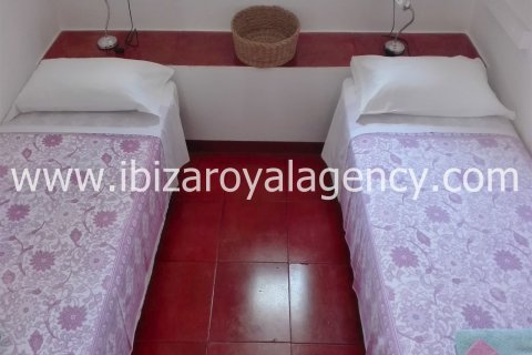 Villa for sale on Formentera, Spain 5 bedrooms, 300 sq.m. No. 30873 - photo 12