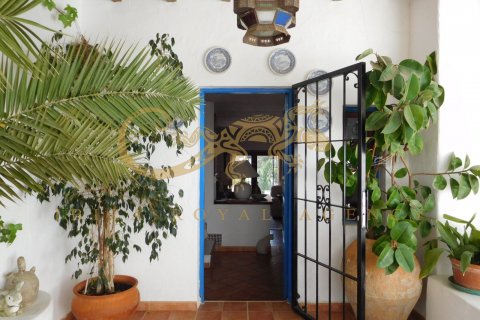 Villa for sale in San Antonio De Portmany, Ibiza, Spain 5 bedrooms, 282 sq.m. No. 30861 - photo 8