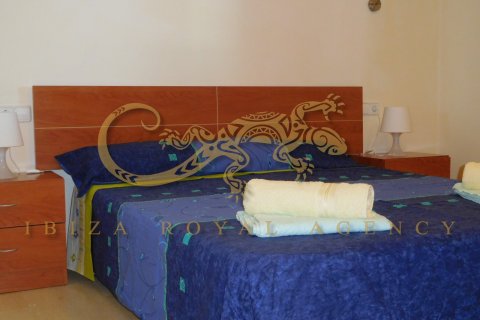 Apartment for rent in Playa d'en Bossa, Ibiza, Spain 3 bedrooms, 90 sq.m. No. 30883 - photo 13