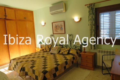 Villa for sale in San Jordi De Ses Salines, Ibiza, Spain 3 bedrooms, 200 sq.m. No. 30867 - photo 14
