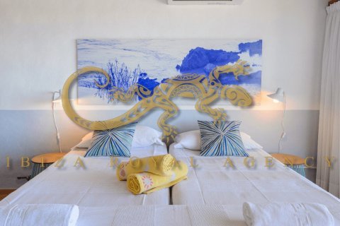 Villa for sale on Formentera, Spain 6 bedrooms, 350 sq.m. No. 30874 - photo 8