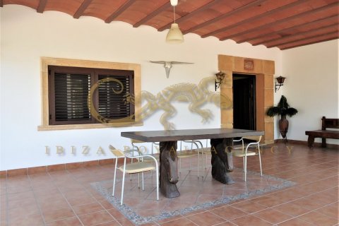Villa for rent in Benimussa, Ibiza, Spain 2 bedrooms, 179 sq.m. No. 30840 - photo 4