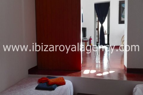 Villa for sale on Formentera, Spain 5 bedrooms, 300 sq.m. No. 30873 - photo 13