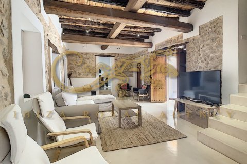 Villa for sale in Sant Agusti des Vedra, Ibiza, Spain 3 bedrooms, 200 sq.m. No. 30806 - photo 19