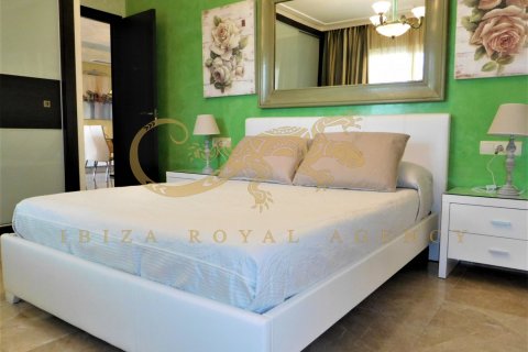 Apartment for rent in Playa d'en Bossa, Ibiza, Spain 3 bedrooms, 130 sq.m. No. 30868 - photo 9
