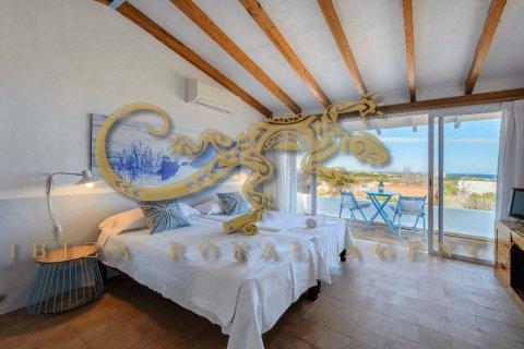 Villa for sale on Formentera, Spain 6 bedrooms, 350 sq.m. No. 30874 - photo 6
