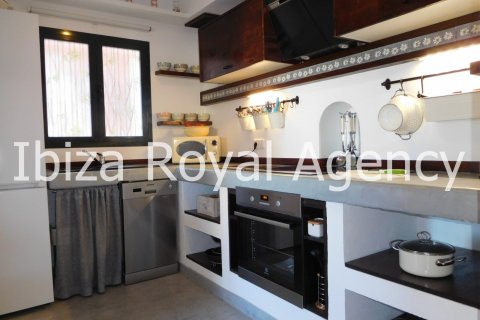 Villa for rent in Cala Tarida, Ibiza, Spain 3 bedrooms, 120 sq.m. No. 30884 - photo 8