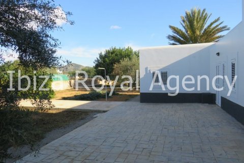 Villa for sale in San Jordi De Ses Salines, Ibiza, Spain 3 bedrooms, 200 sq.m. No. 30867 - photo 8