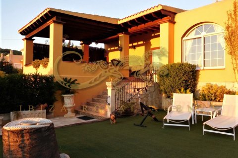 Villa for sale in Jesus, Ibiza, Spain 3 bedrooms, 184 sq.m. No. 30826 - photo 11