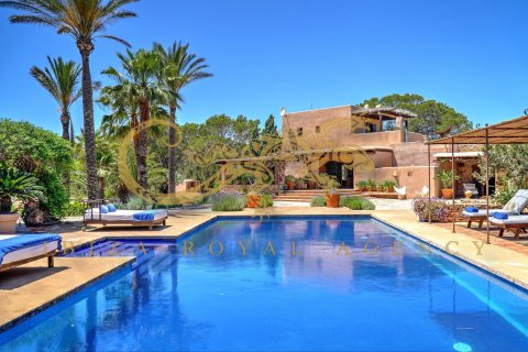 Villa for sale on Formentera, Spain 5 bedrooms, 300 sq.m. No. 30801 - photo 8