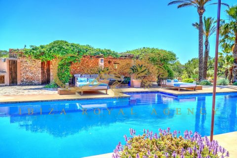 Villa for sale on Formentera, Spain 5 bedrooms, 300 sq.m. No. 30801 - photo 4