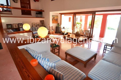 Villa for sale on Formentera, Spain 6 bedrooms, 500 sq.m. No. 30872 - photo 16