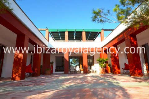 Villa for sale on Formentera, Spain 6 bedrooms, 500 sq.m. No. 30872 - photo 6