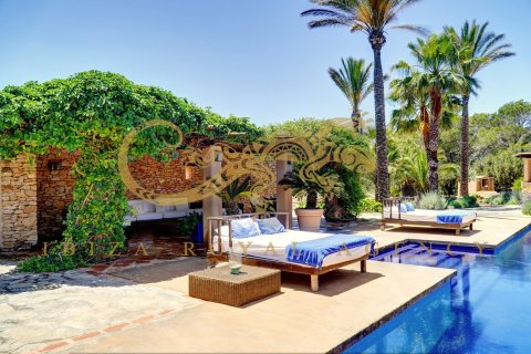 Villa for sale on Formentera, Spain 5 bedrooms, 300 sq.m. No. 30801 - photo 9