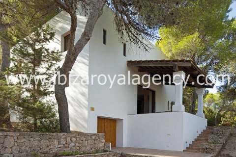 Villa for sale on Formentera, Spain 5 bedrooms, 300 sq.m. No. 30873 - photo 2